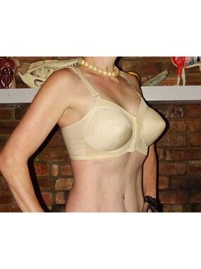 Vintage Ivory Exquisite Form Bullet Bra 48 D front closure pinup retro pointy